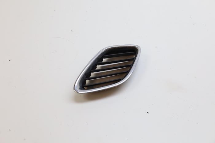 Używane Grill Saab 9-3 Sport Estate (YS3F) 1.8t 16V Cena € 25,00 Procedura marży oferowane przez Auto Demontage Elferink B.V.