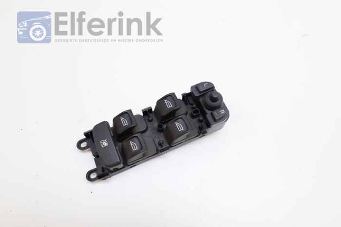 Electric window switch from a Volvo V70 (BW) 2.0 D 16V 2009