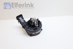 Usados Motor de ventilador de calefactor Saab 9-3 II Sport Sedan (YS3F) 1.8t 16V Precio € 50,00 Norma de margen ofrecido por Auto Demontage Elferink B.V.