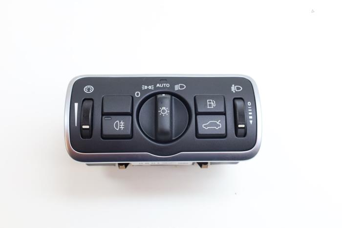 Używane Przelacznik swiatel Volvo S60 II (FS) 2.0 D3 20V Cena € 25,00 Procedura marży oferowane przez Auto Demontage Elferink B.V.