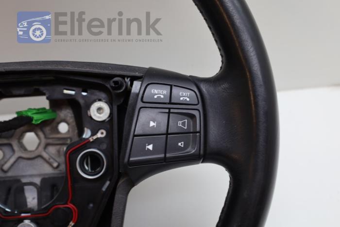 Steering wheel from a Volvo V70 (BW) 2.4 D5 20V 2008