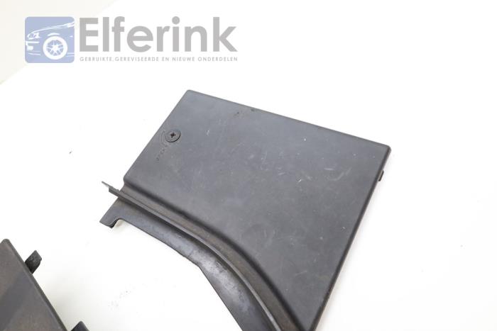 Battery cover from a Volvo V70 (BW) 2.4 D5 20V 2008