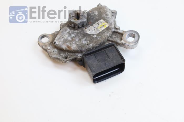 Position switch automatic gearbox from a Volvo V70 (SW) 2.4 D5 20V 2005