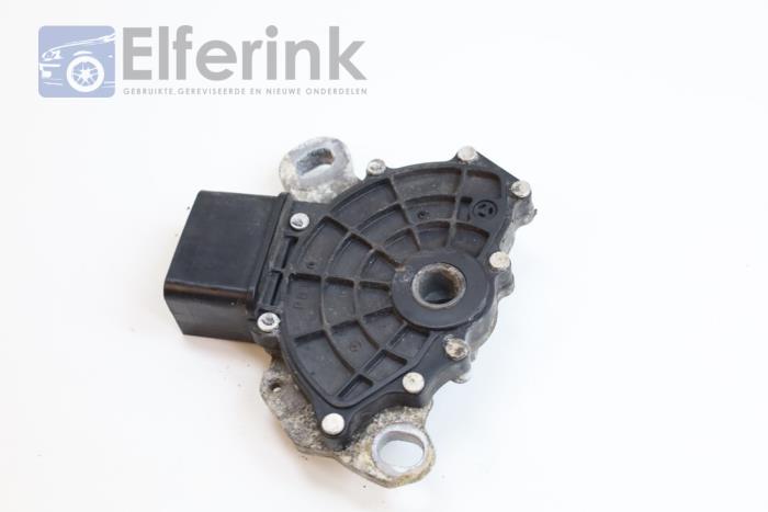 Position switch automatic gearbox from a Volvo V70 (SW) 2.4 D5 20V 2005