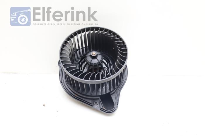 Heating and ventilation fan motor from a Volvo 850 2.5i GLE 10V 1995
