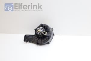 Usados Motor de ventilador de calefactor Saab 9-3 II (YS3F) 1.8t 16V Precio € 50,00 Norma de margen ofrecido por Auto Demontage Elferink B.V.