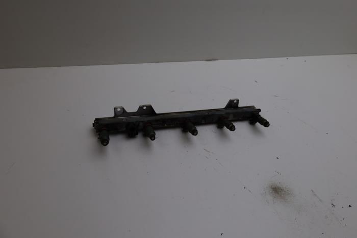 Usagé Système d'injection Volvo V70 (SW) 2.4 20V 140 Prix € 125,00 Règlement à la marge proposé par Auto Demontage Elferink B.V.