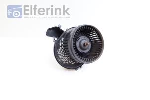 Usados Motor de ventilador de calefactor Volvo XC70 (SZ) XC70 2.5 T 20V Precio € 50,00 Norma de margen ofrecido por Auto Demontage Elferink B.V.