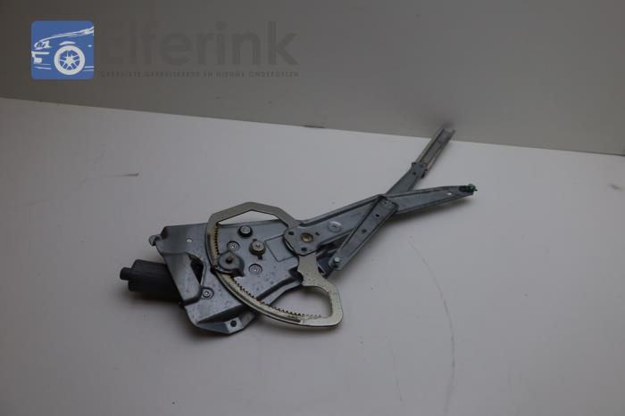 Window mechanism 4-door, front right from a Saab 9-5 Estate (YS3E) 2.0t 16V 2007
