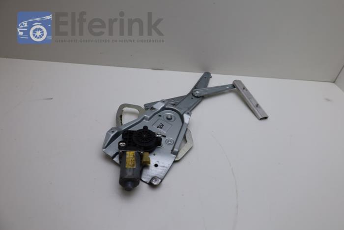 Window mechanism 4-door, front right from a Saab 9-5 Estate (YS3E) 2.0t 16V 2007