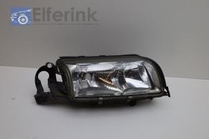 Używane Reflektor prawy Volvo S80 (TR/TS) 2.9 SE 24V Cena € 50,00 Procedura marży oferowane przez Auto Demontage Elferink B.V.