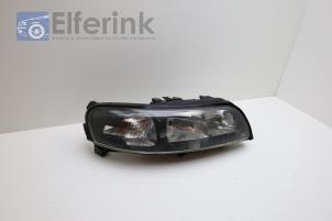 Używane Reflektor prawy Volvo V70 (SW) 2.4 T 20V Cena € 75,00 Procedura marży oferowane przez Auto Demontage Elferink B.V.