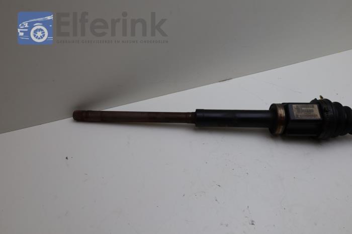 Front drive shaft, right from a Volvo XC70 (SZ) XC70 2.4 T 20V 2002