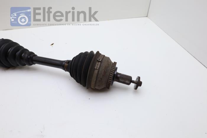 Front drive shaft, right from a Volvo XC70 (SZ) XC70 2.4 T 20V 2002