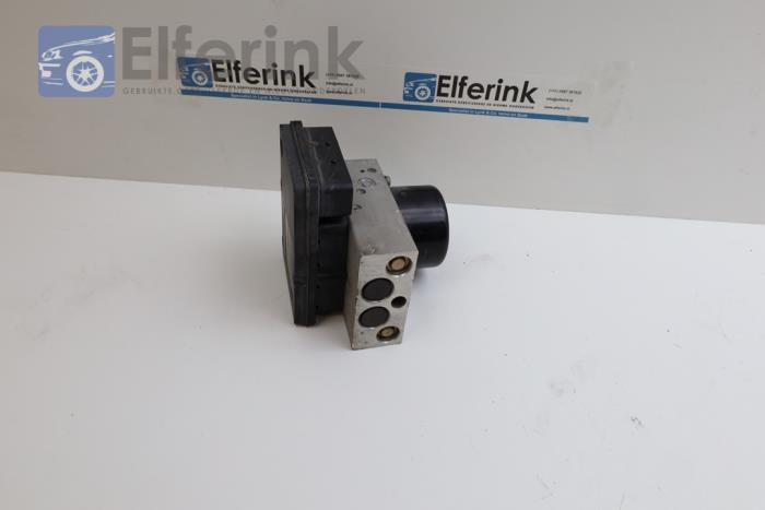 ABS pump from a Volvo S80 (TR/TS) 2.4 SE 20V 170 2006