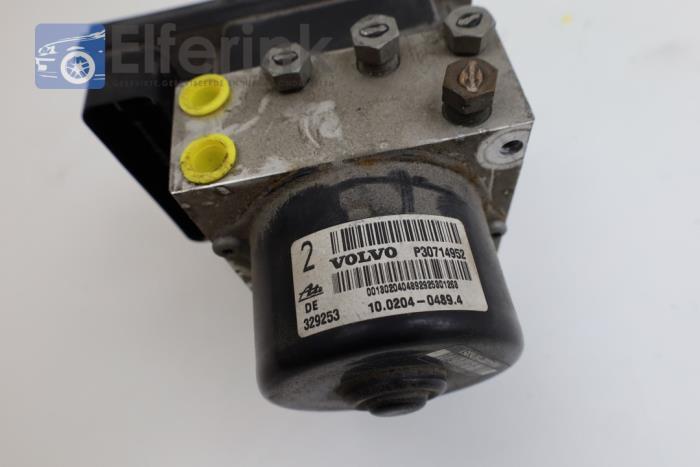 ABS pump from a Volvo S80 (TR/TS) 2.4 SE 20V 170 2006