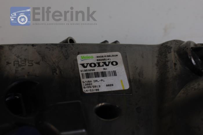 Luz de circulación diurna derecha de un Volvo S60 II (FS) 2.0 D3 20V 2014