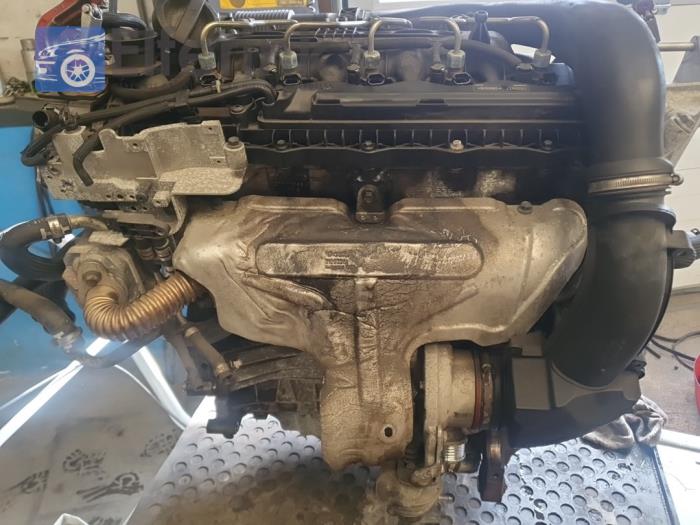 Engine from a Volvo S60 II (FS) 2.0 D3 20V 2014
