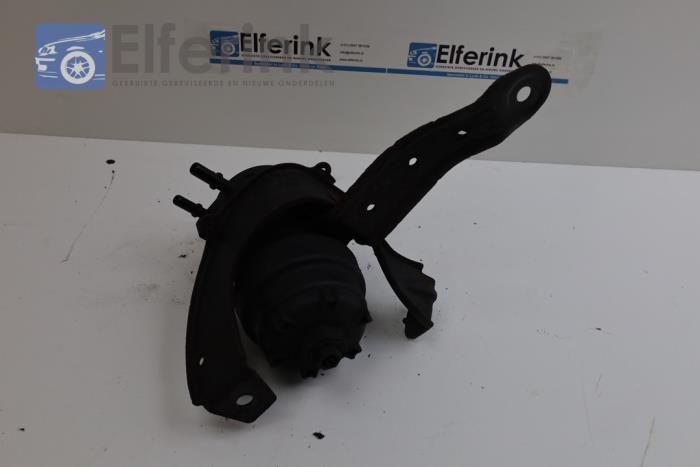 Fuel filter housing from a Volvo V70 (BW) 2.0 D 16V 2008