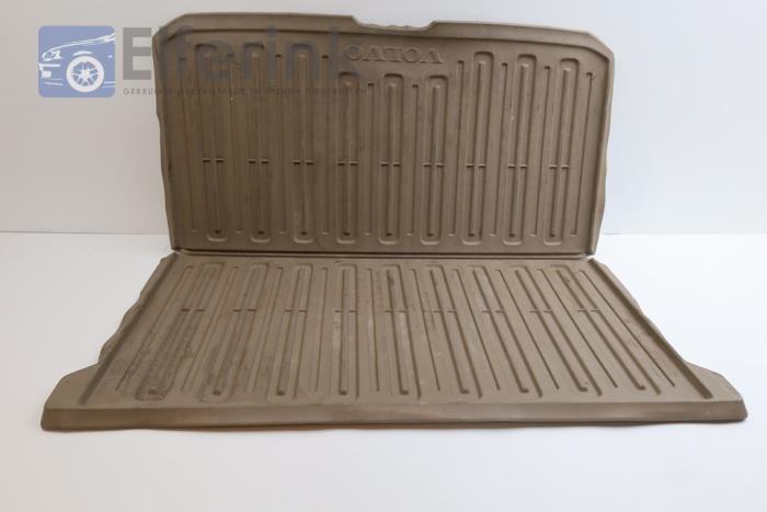 Boot mat from a Volvo V70 (BW) 2.0 D 16V 2008