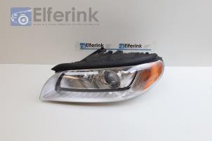 Used Headlight, left Volvo V70 (BW) 2.0 D 16V Price € 350,00 Margin scheme offered by Auto Demontage Elferink B.V.