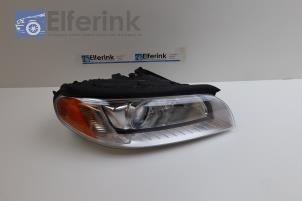 Used Headlight, right Volvo V70 (BW) 2.0 D 16V Price € 350,00 Margin scheme offered by Auto Demontage Elferink B.V.
