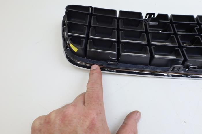 Używane Grill Volvo S60 I (RS/HV) 2.4 20V 140 Cena € 125,00 Procedura marży oferowane przez Auto Demontage Elferink B.V.