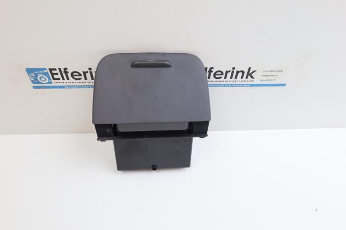 Begagnade Askkopp, fram Volvo V70 (GW/LW/LZ) 2.4 20V 140 Pris € 25,00 Marginaltabell erbjuds av Auto Demontage Elferink B.V.