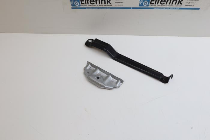 Battery bracket