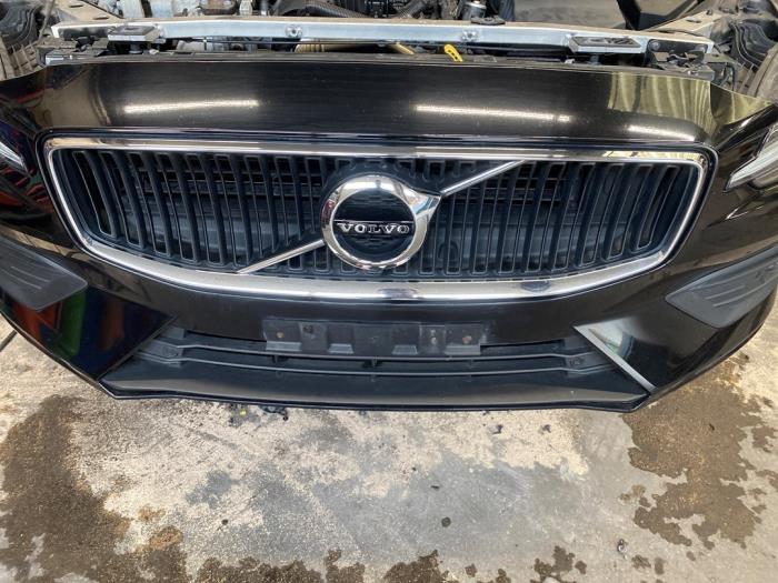 Front bumper Volvo V60 II 2.0 D3 16V 717 - 31479285