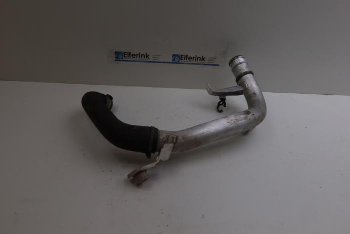 Gebrauchte Intercooler Rohr Volvo V60 II (ZW) 2.0 D3 16V Preis € 75,00 Margenregelung angeboten von Auto Demontage Elferink B.V.
