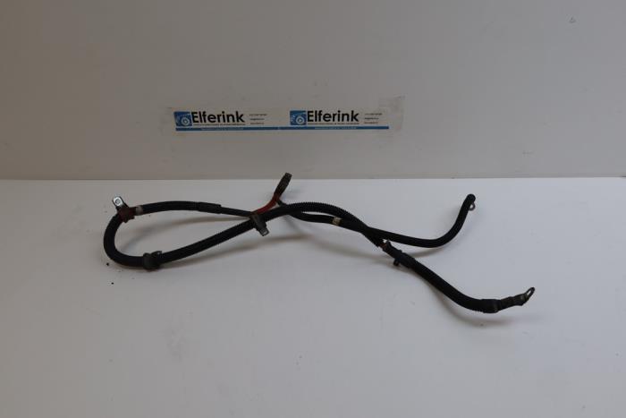 Używane Biegun akumulator Saab 9-3 I (YS3D) 2.0t 16V Ecopower Cena € 30,00 Procedura marży oferowane przez Auto Demontage Elferink B.V.