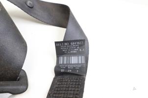 Begagnade Bakre säkerhetsbälte, mitten Volvo V70 (SW) 2.4 D5 20V Pris € 100,00 Marginaltabell erbjuds av Auto Demontage Elferink B.V.