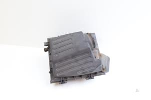Usados Cuerpo de filtro de aire Saab 9-5 (YS3G) 2.0 TiD 16V Precio € 40,00 Norma de margen ofrecido por Auto Demontage Elferink B.V.