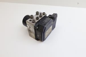 Usados Bomba ABS Saab 9-5 (YS3G) 2.0 TiD 16V Precio € 60,00 Norma de margen ofrecido por Auto Demontage Elferink B.V.