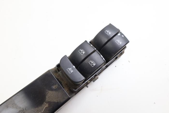 Usados Interruptor de ventanilla eléctrica Saab 9-3 II Sport Sedan (YS3F) 1.8t 16V Precio € 60,00 Norma de margen ofrecido por Auto Demontage Elferink B.V.