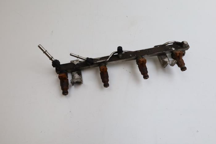 Usagé Système d'injection Saab 9-5 (YS3E) 2.3t 16V Prix € 125,00 Règlement à la marge proposé par Auto Demontage Elferink B.V.