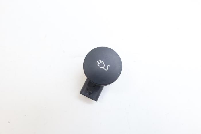 Używane Przelacznik Volvo XC40 (XZ) Recharge Twin 78 kWh Cena € 25,00 Procedura marży oferowane przez Auto Demontage Elferink B.V.