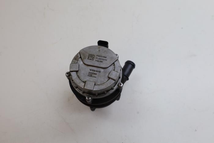 Begagnade Extra vattenpump Volvo XC40 (XZ) Recharge Twin 78 kWh Pris € 50,00 Marginaltabell erbjuds av Auto Demontage Elferink B.V.
