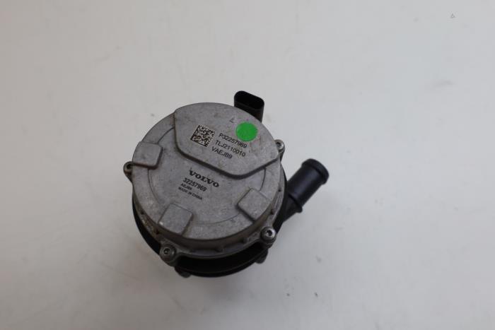Begagnade Extra vattenpump Volvo XC40 (XZ) Recharge Twin 78 kWh Pris € 50,00 Marginaltabell erbjuds av Auto Demontage Elferink B.V.