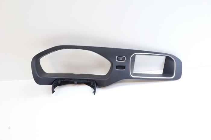 Begagnade Instrumentpanel Volvo V40 (MV) 2.0 D4 16V Pris € 65,00 Marginaltabell erbjuds av Auto Demontage Elferink B.V.