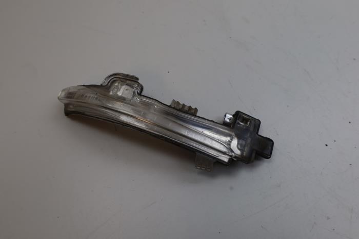 Usados Intermitente de retrovisor derecha Volvo V40 (MV) 2.0 D4 16V Precio € 25,00 Norma de margen ofrecido por Auto Demontage Elferink B.V.