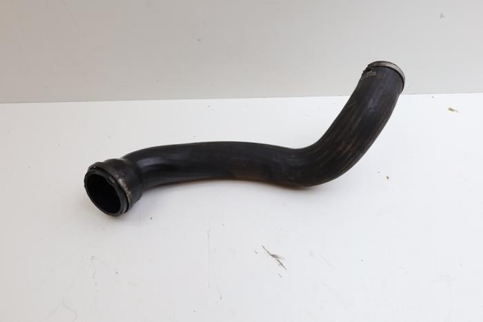 Gebrauchte Intercooler Schlauch Volvo S80 (AR/AS) 2.5 T Turbo 20V Preis € 30,00 Margenregelung angeboten von Auto Demontage Elferink B.V.