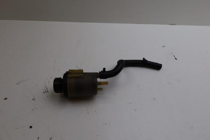 Power steering fluid reservoir