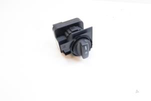 Usados Interruptor de luz Mercedes A (W169) 1.5 A-160 Precio € 25,00 Norma de margen ofrecido por Auto Demontage Elferink B.V.