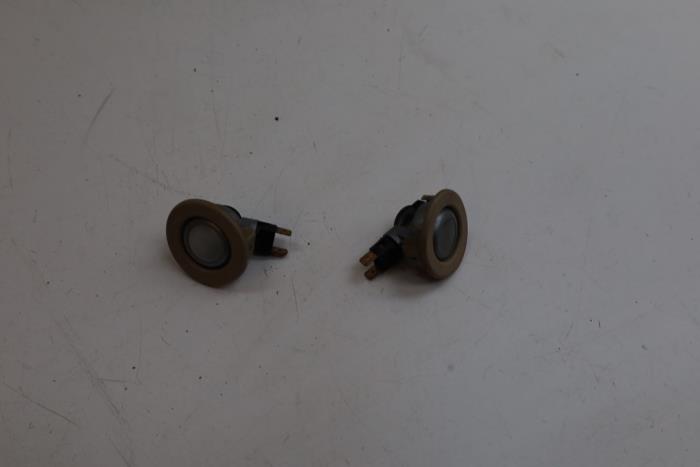 Używane Lampa Saab 9-3 I (YS3D) 2.0,S 16V Cena € 50,00 Procedura marży oferowane przez Auto Demontage Elferink B.V.