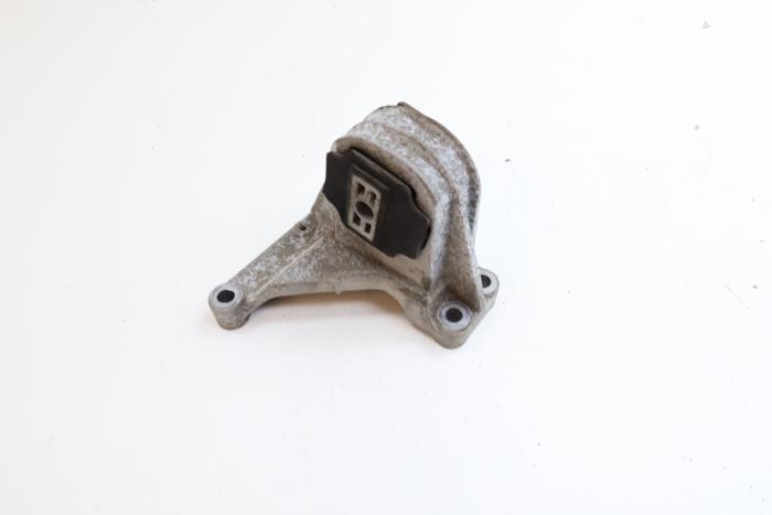 Used Engine mount Volvo S80 (TR/TS) 2.4 SE 20V 170 Price € 25,00 Margin scheme offered by Auto Demontage Elferink B.V.