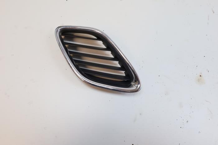 Begagnade Grill Saab 9-3 II (YS3F) 2.0T 16V Pris € 25,00 Marginaltabell erbjuds av Auto Demontage Elferink B.V.