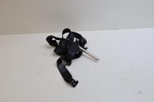 Begagnade Bakre säkerhetsbälte, mitten Volvo V70 (SW) 2.4 20V 140 Pris € 100,00 Marginaltabell erbjuds av Auto Demontage Elferink B.V.