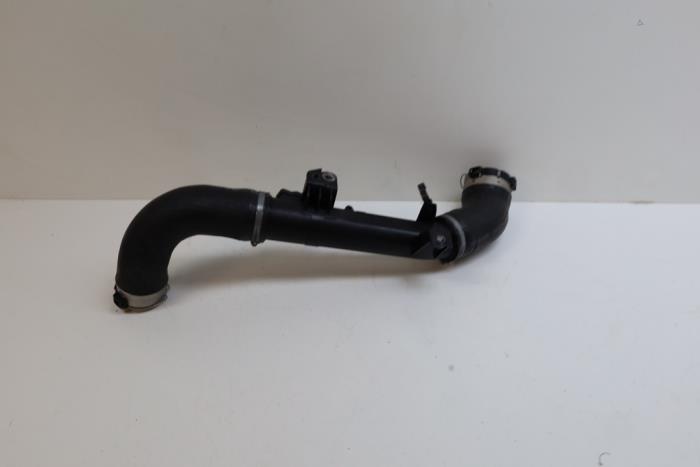 Gebrauchte Intercooler Rohr Volvo XC60 II (UZ) 2.0 T5 16V AWD Preis € 100,00 Margenregelung angeboten von Auto Demontage Elferink B.V.